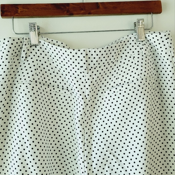 Ann Taylor Black and White Polka dotted capris - Picture 2 of 6